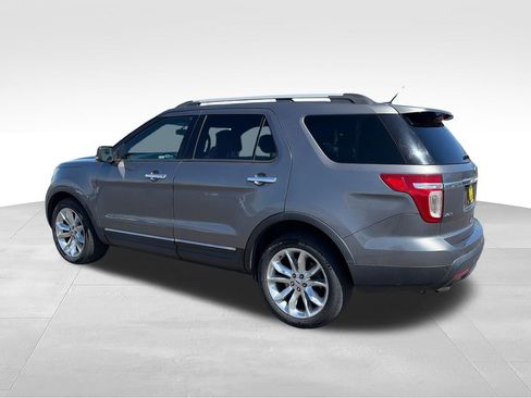 Used 2014 Ford Explorer XLT w/ Equipment Group 202A AWD/4WD image 3