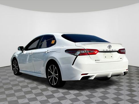 Used 2018 Toyota Camry SE w/ Moonroof Package FWD image 4