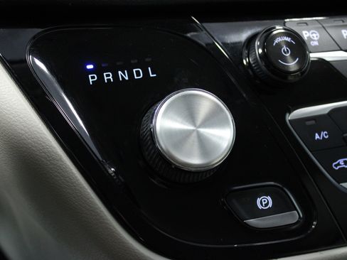 Used 2018 Chrysler Pacifica Touring-L Plus w/ Advanced Safetytec Group image 25