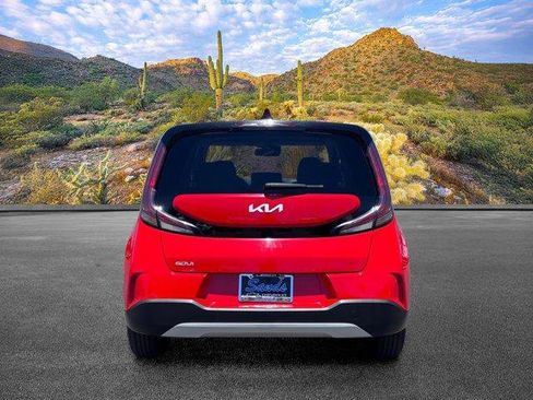 Used 2024 Kia Soul LX w/ Option Group 015 FWD image 6