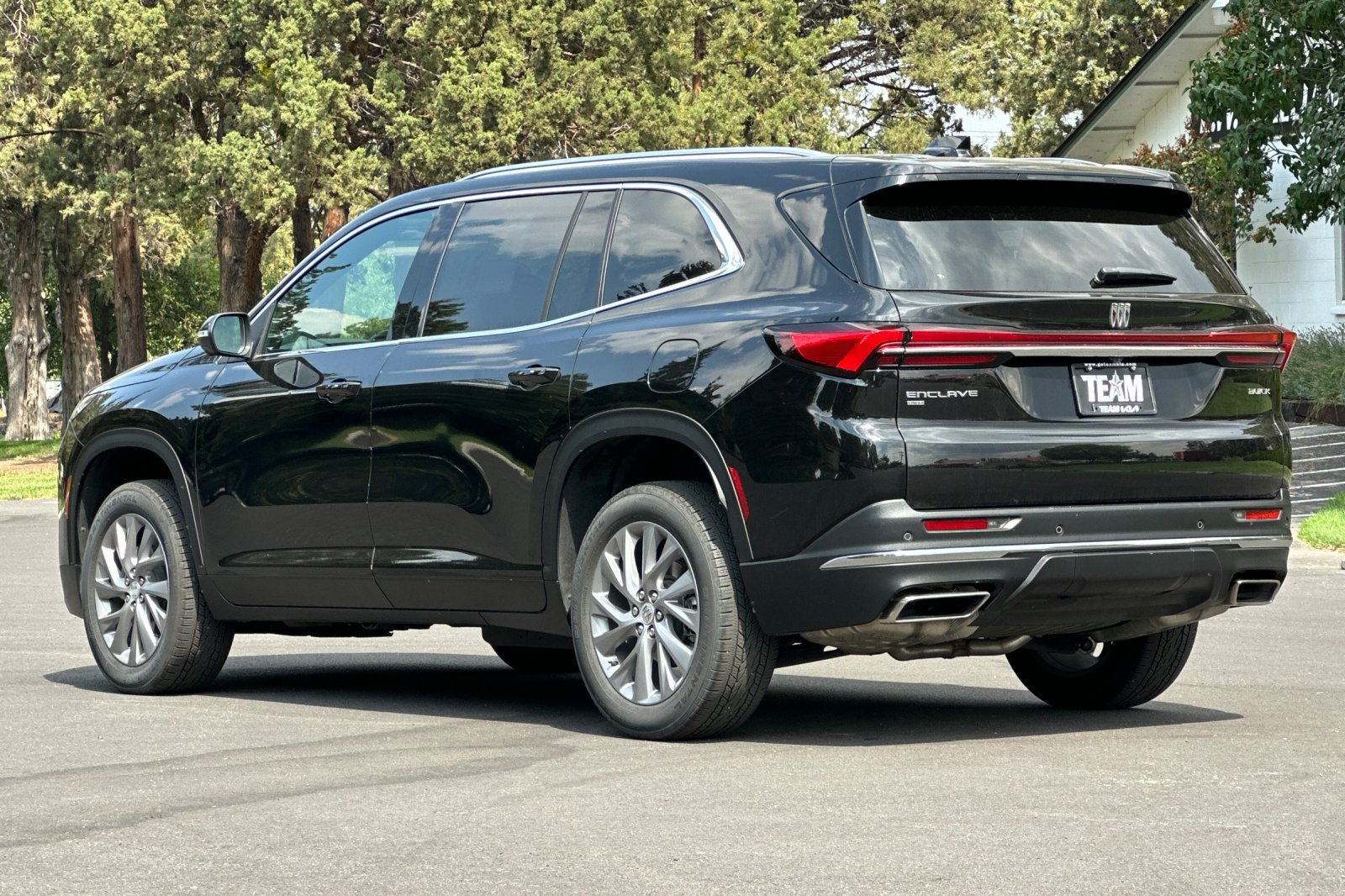 Used 2025 Buick Enclave Preferred AWD/4WD image 6