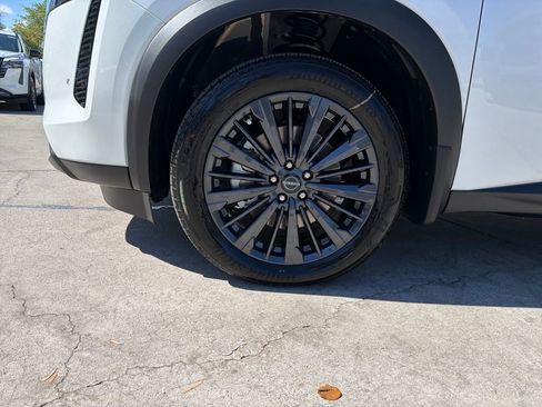 New 2026 Nissan Pathfinder SL w/ SL Premium Package (P04) FWD image 11