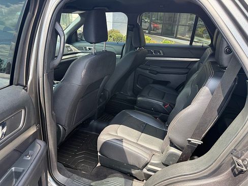 Used 2019 Ford Explorer XLT FWD image 11