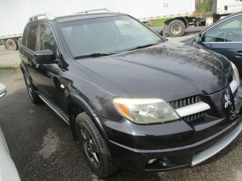 Used 2006 Mitsubishi Outlander SE FWD image 3