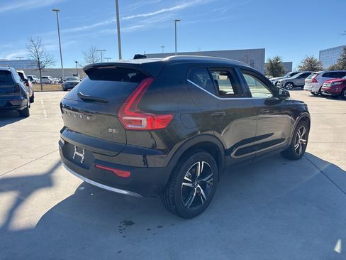 Certified 2025 Volvo XC40 B5 Core image 5