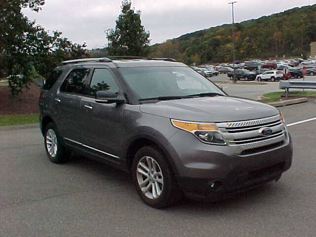 Used 2014 Ford Explorer XLT w/ Equipment Group 202A AWD/4WD image 2