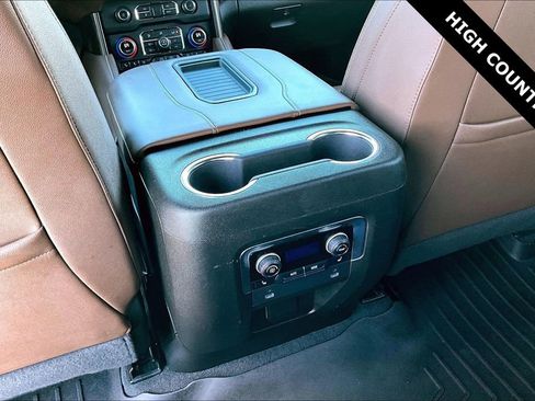 Used 2022 Chevrolet Suburban High Country image 10