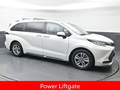 Certified 2023 Toyota Sienna Limited image 9