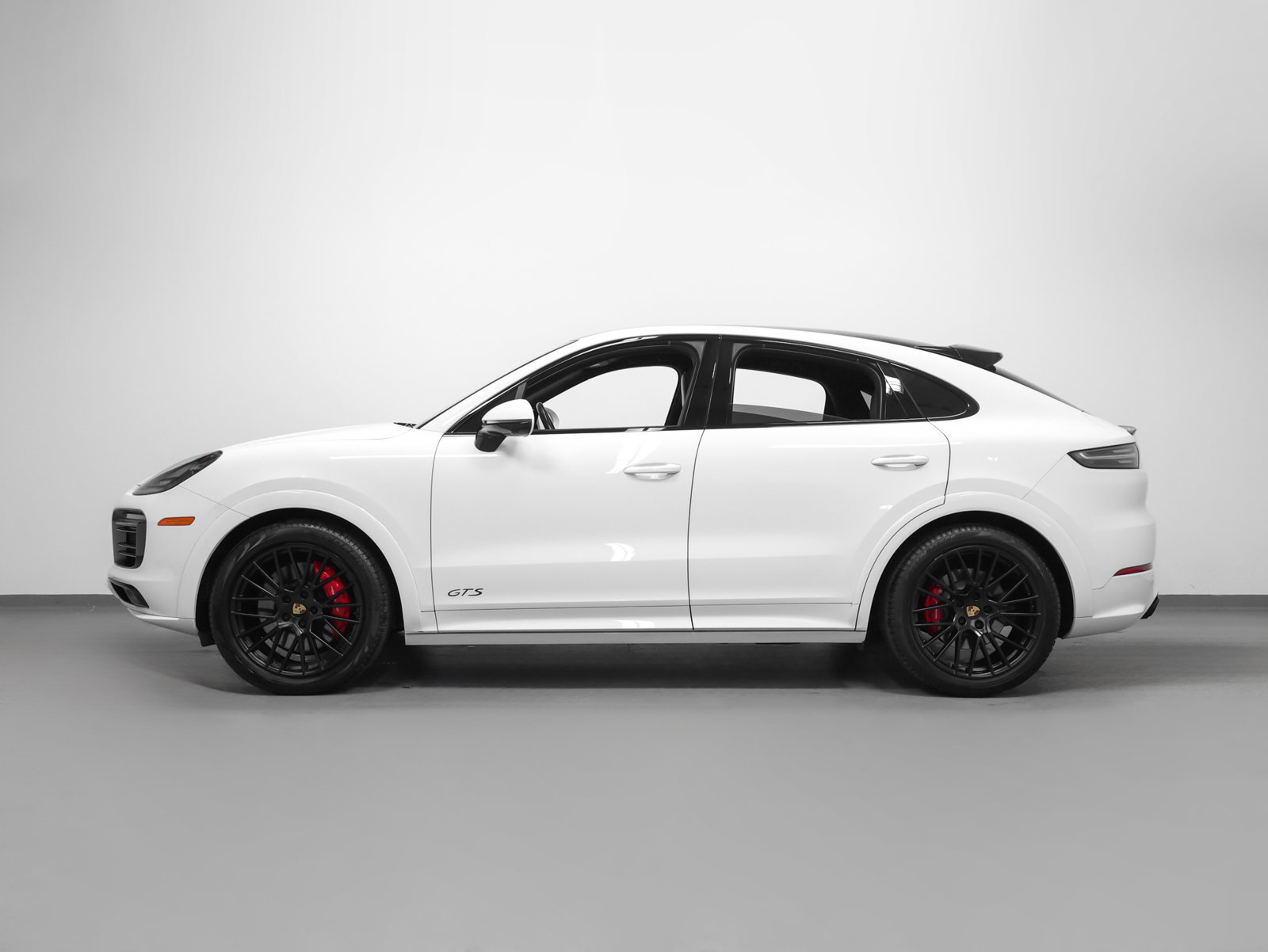 Certified 2022 Porsche Cayenne GTS w/ Premium Package Plus AWD/4WD image 2