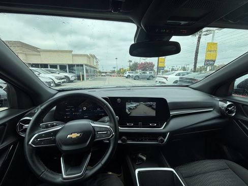 Used 2025 Chevrolet Equinox LT FWD image 34