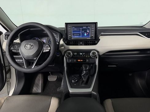 Used 2020 Toyota RAV4 XLE w/ XLE Grade Weather Package AWD/4WD image 15