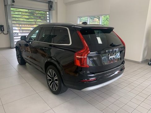 Certified 2022 Volvo XC90 T6 Momentum w/ Climate Package image 6