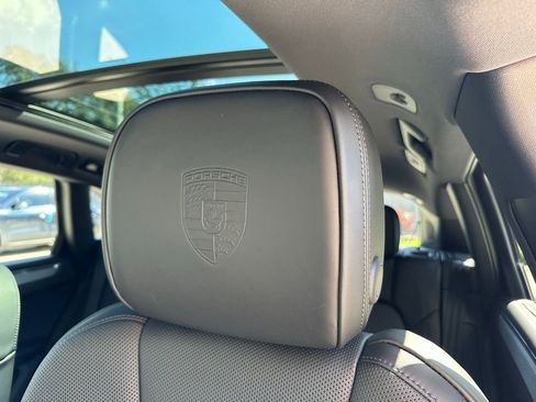 Used 2026 Porsche Macan AWD/4WD image 23