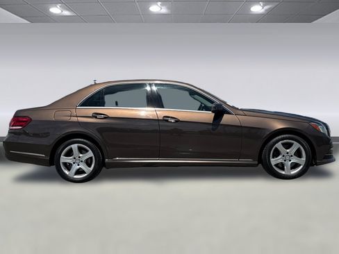 Used 2015 Mercedes-Benz E 250 BlueTEC 4MATIC Sedan image 8