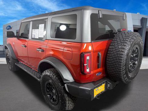 Certified 2022 Ford Bronco Wildtrak AWD/4WD image 3