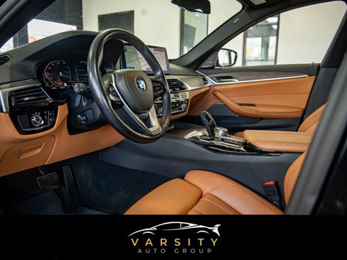 Used 2021 BMW 530i xDrive w/ Premium Package image 9