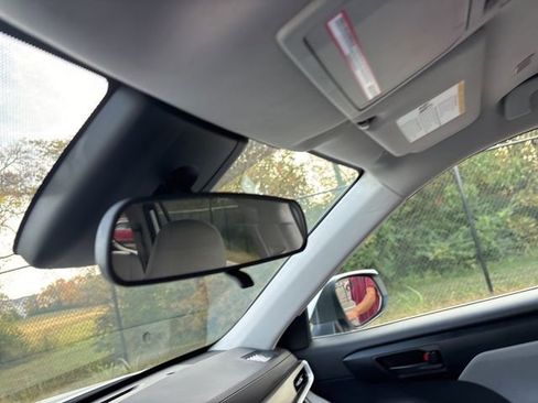 Used 2023 Toyota Highlander L image 16