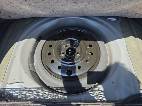 Used 2009 Buick LaCrosse CX FWD image 36