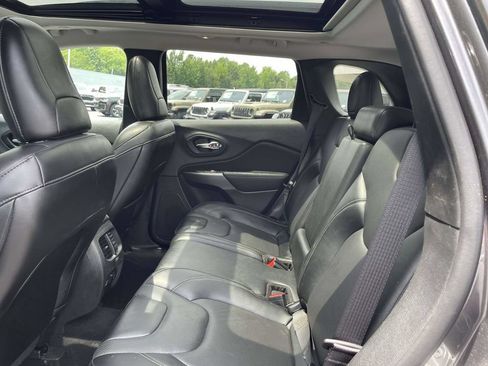 Used 2022 Jeep Cherokee Latitude Lux w/ Sun & Sound Group AWD/4WD image 21