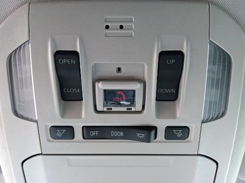 Used 2021 Toyota Highlander Limited FWD image 28