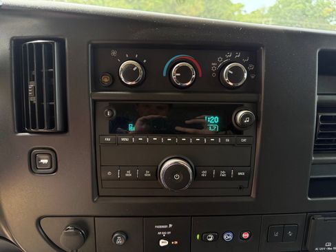 Used 2025 Chevrolet Express 3500 LT w/ LT Preferred Equipment Group RWD image 14