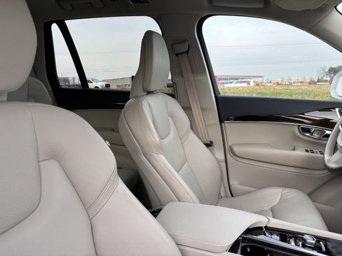 Used 2019 Volvo XC90 T6 Momentum w/ Protection Package Premier image 35