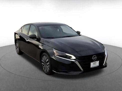 Used 2025 Nissan Altima 2.5 SV image 3