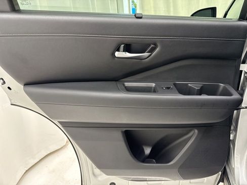 Used 2023 Nissan Pathfinder SL image 17