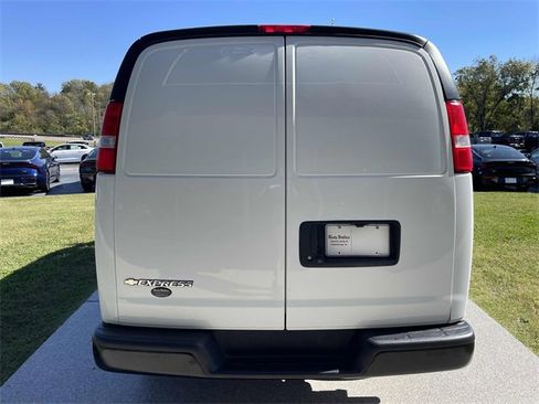 Used 2023 Chevrolet Express 2500 w/ Driver Convenience Package image 5