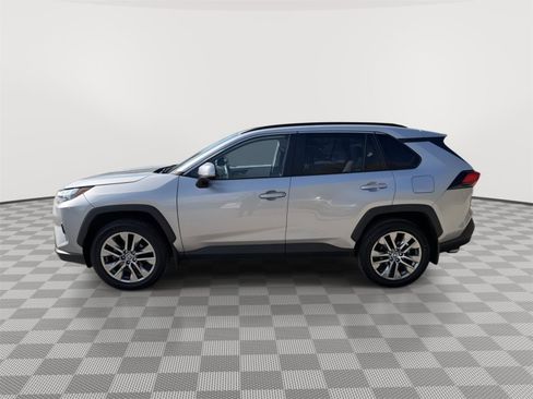 Used 2022 Toyota RAV4 XLE Premium FWD image 4