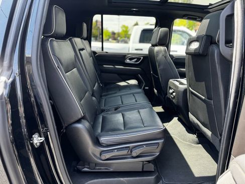 Used 2023 GMC Yukon XL SLT w/ SLT Premium Package AWD/4WD image 19