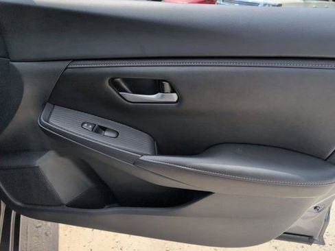 Used 2025 Nissan Sentra SV FWD image 32