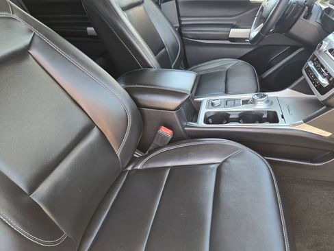 Used 2021 Ford Explorer XLT w/ Equipment Group 202A image 19