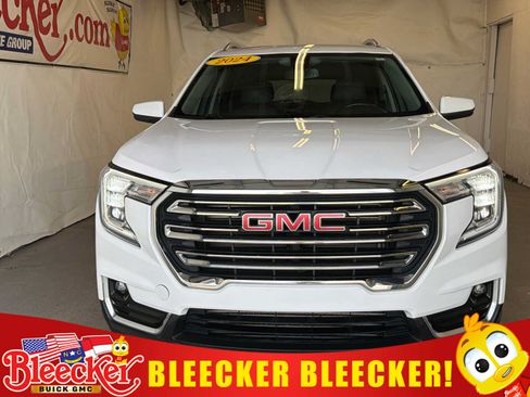 Used 2024 GMC Terrain SLT FWD image 1