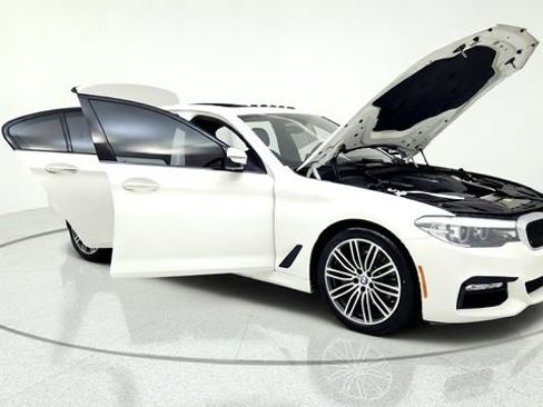 Used 2018 BMW 530e w/ M Sport Package 2 RWD image 11