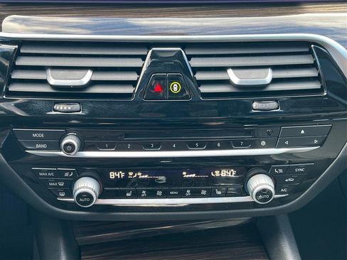 Used 2019 BMW 530i xDrive w/ Convenience Package image 40