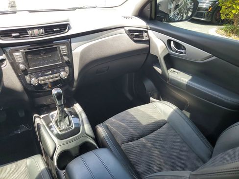 Used 2020 Nissan Rogue Sport SV w/ Technology Package FWD image 16
