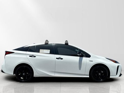 Used 2022 Toyota Prius FWD image 3