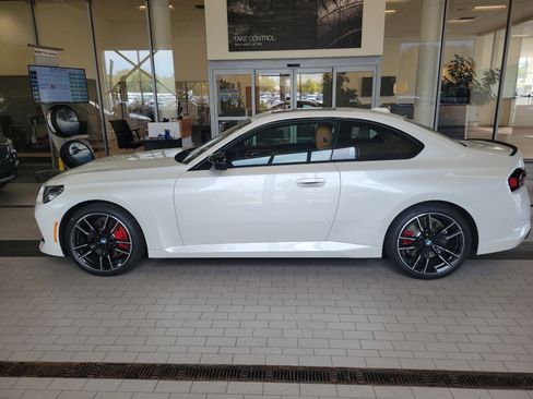 Used 2025 BMW M240i xDrive Coupe w/ Premium Package image 8