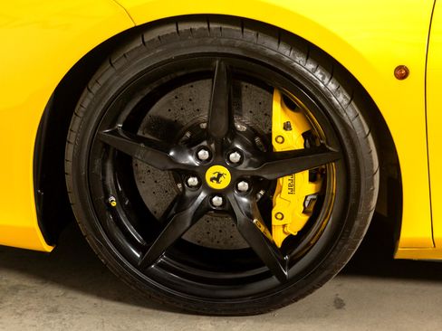 Used 2016 Ferrari 488 GTB image 10
