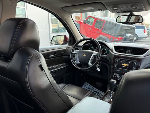 Used 2017 Chevrolet Traverse LT image 37