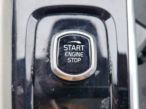 Used 2025 Volvo XC90 T8 Ultra w/ Protection Package Premier image 19