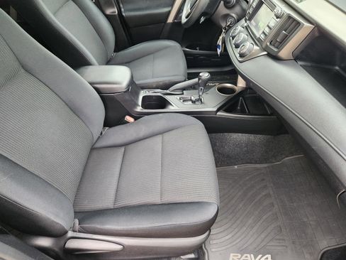 Used 2015 Toyota RAV4 LE AWD/4WD image 10