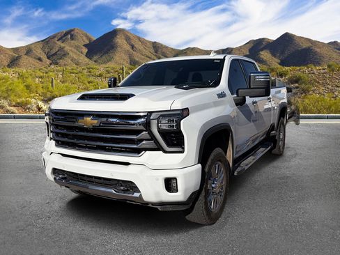 Used 2024 Chevrolet Silverado 2500 High Country w/ High Country Premium Package AWD/4WD image 2