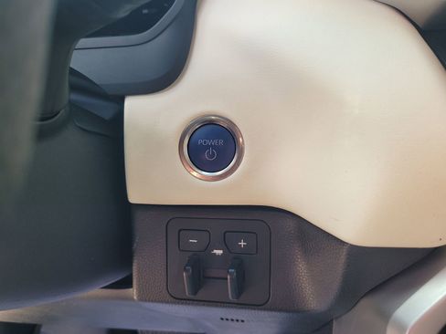 Used 2024 Toyota Sequoia Capstone AWD/4WD image 19
