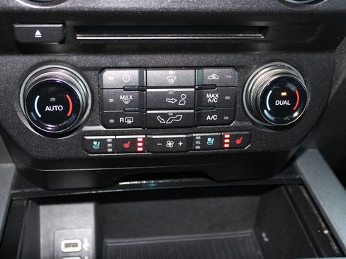 Used 2018 Ford F150 Raptor w/ Equipment Group 802A Luxury image 15