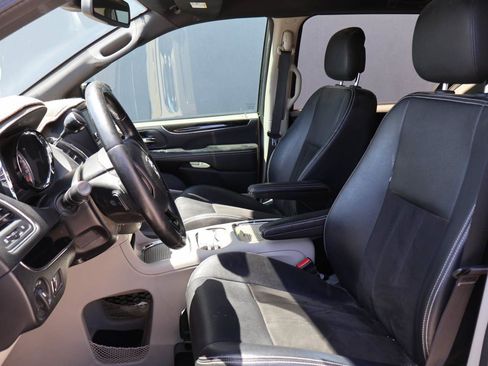 Used 2019 Dodge Grand Caravan SXT FWD image 9