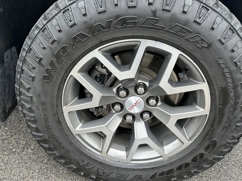 Used 2021 GMC Canyon AT4 w/ Driver Alert Package image 15