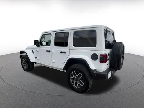 Used 2025 Jeep Wrangler Sahara image 10