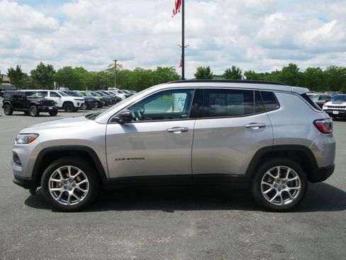 Used 2022 Jeep Compass Latitude AWD/4WD image 5